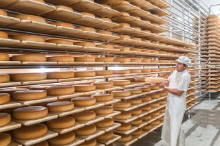 La laiterie d'Orsières peut affiner jusqu'à 26'000 fromages par an